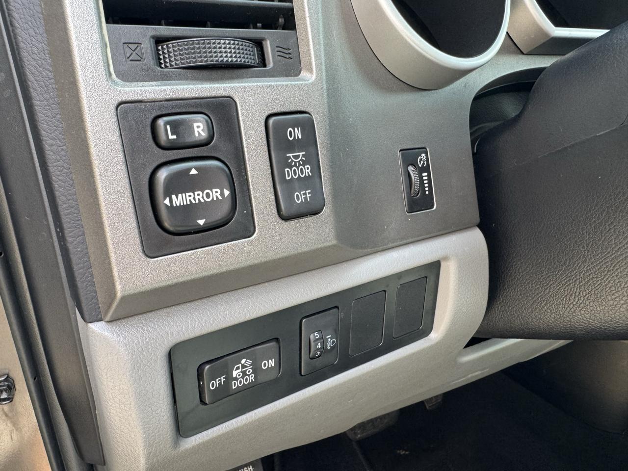 Toyota Tundra  2013