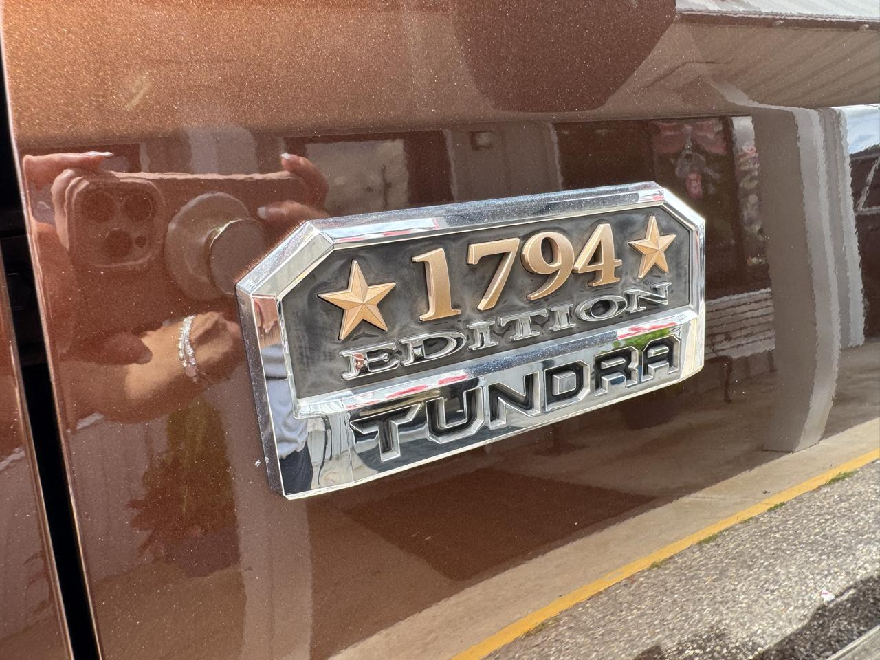 Toyota Tundra  2014