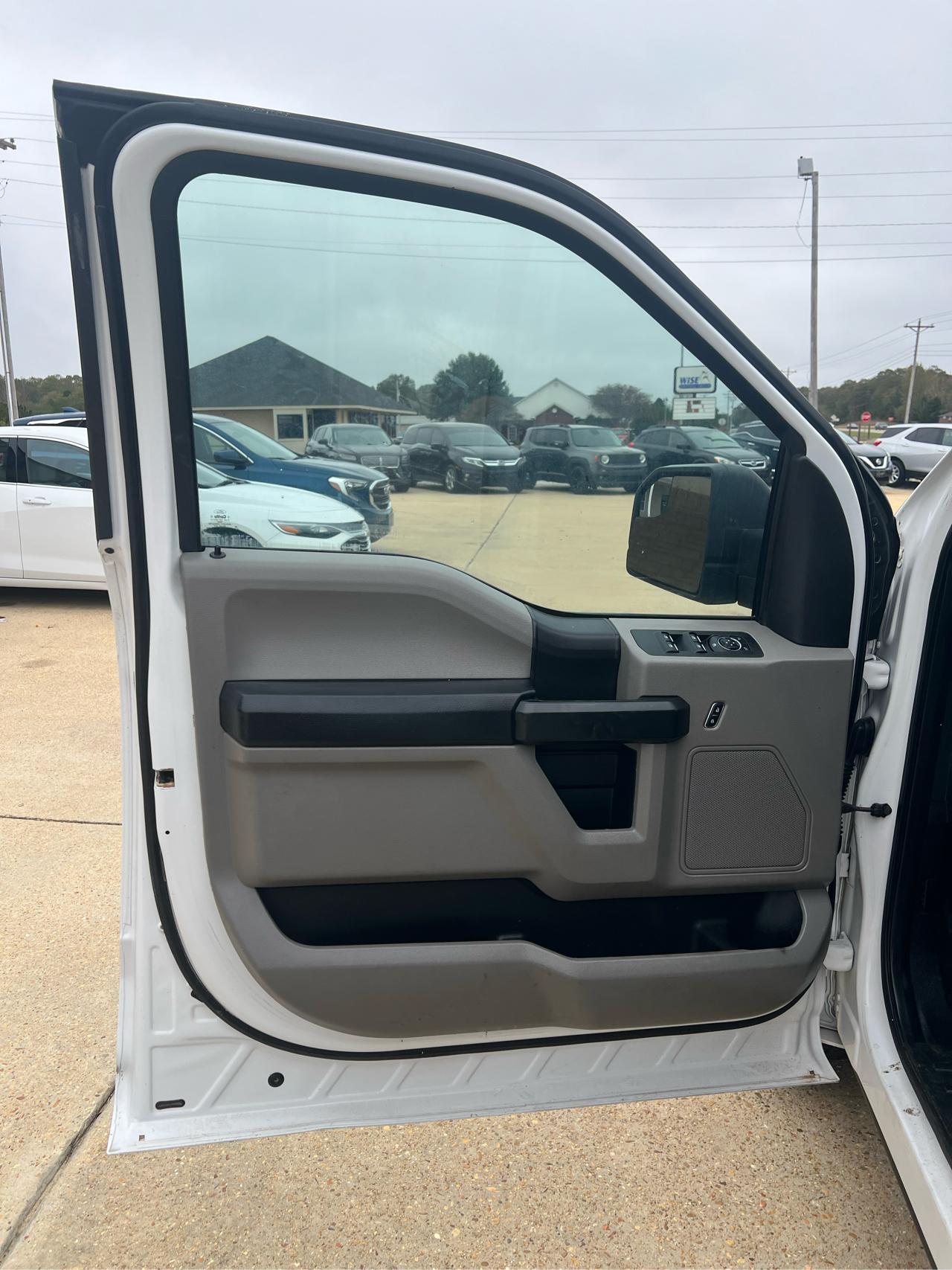 Ford F-150 4WD Reg Cab 126" XLT 2015
