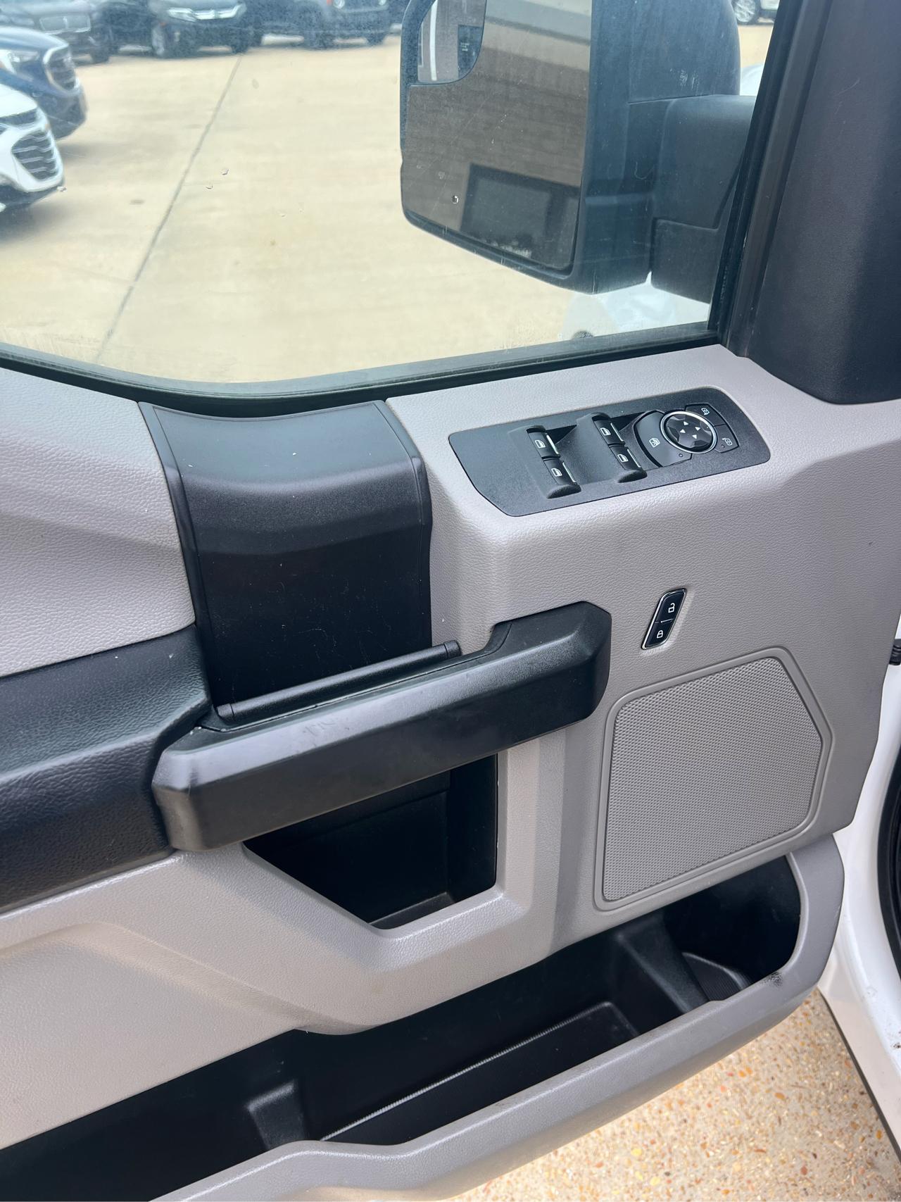Ford F-150 4WD Reg Cab 126" XLT 2015