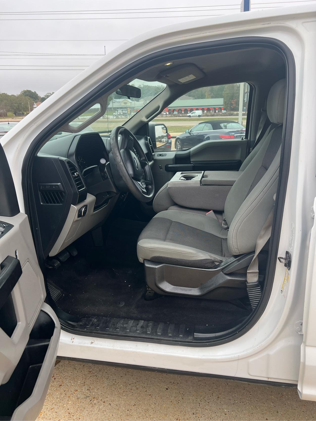 Ford F-150 4WD Reg Cab 126" XLT 2015