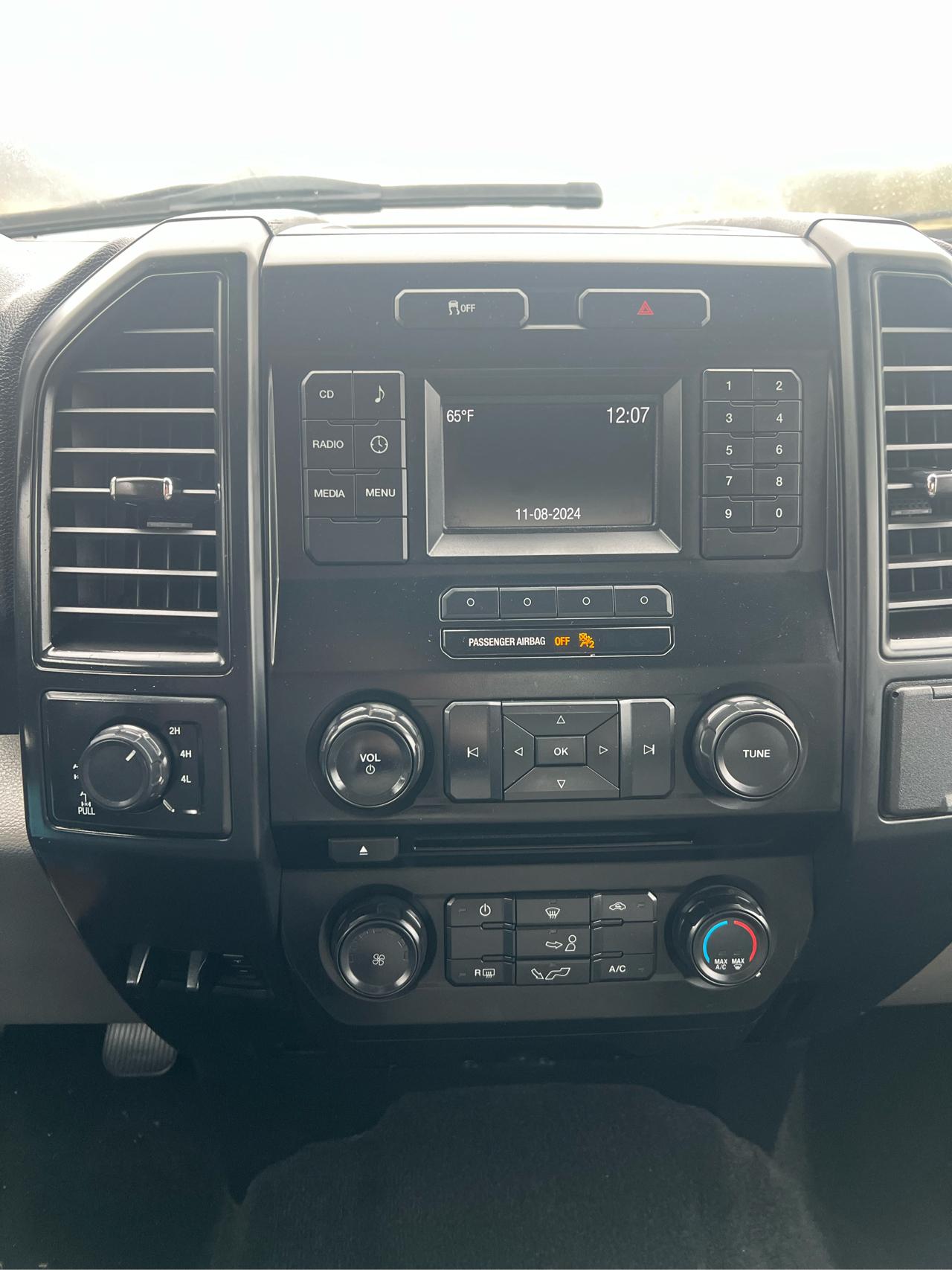 Ford F-150 4WD Reg Cab 126" XLT 2015