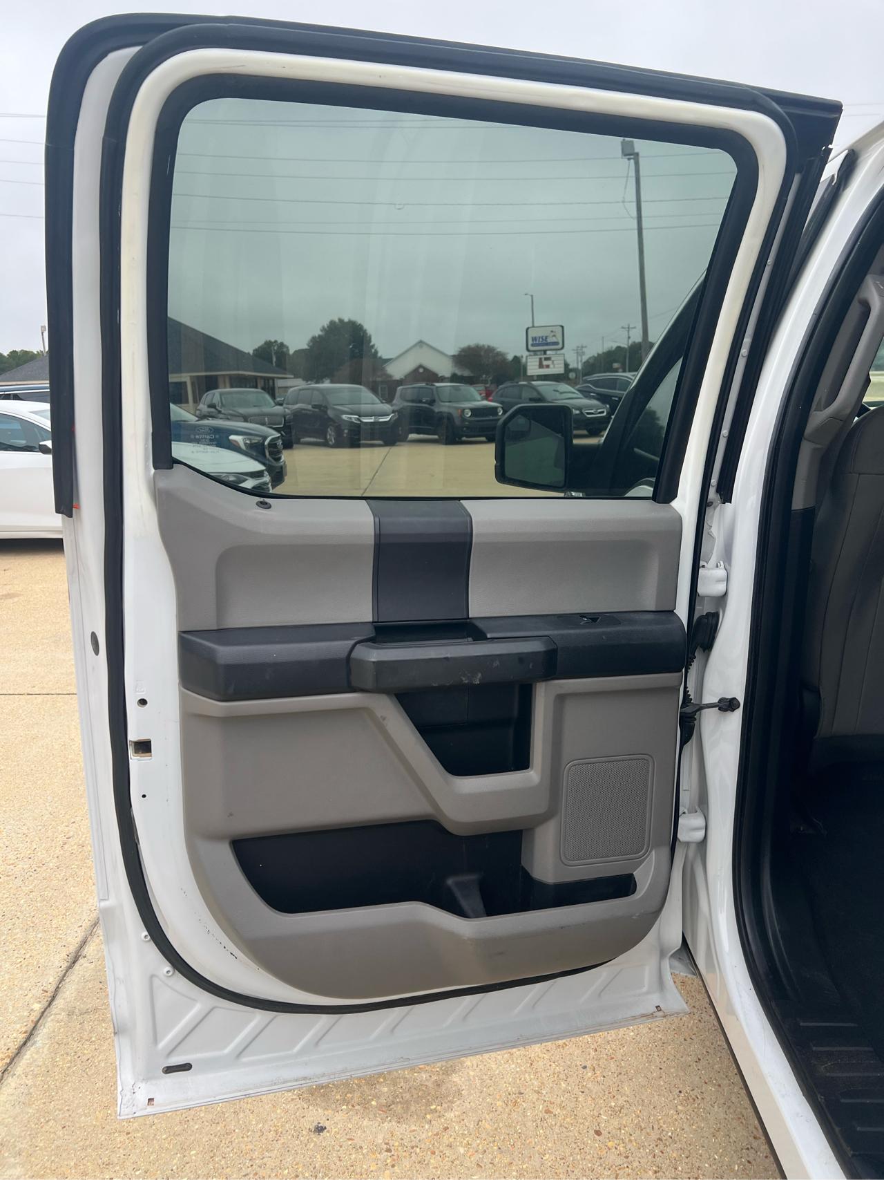 Ford F-150 4WD Reg Cab 126" XLT 2015