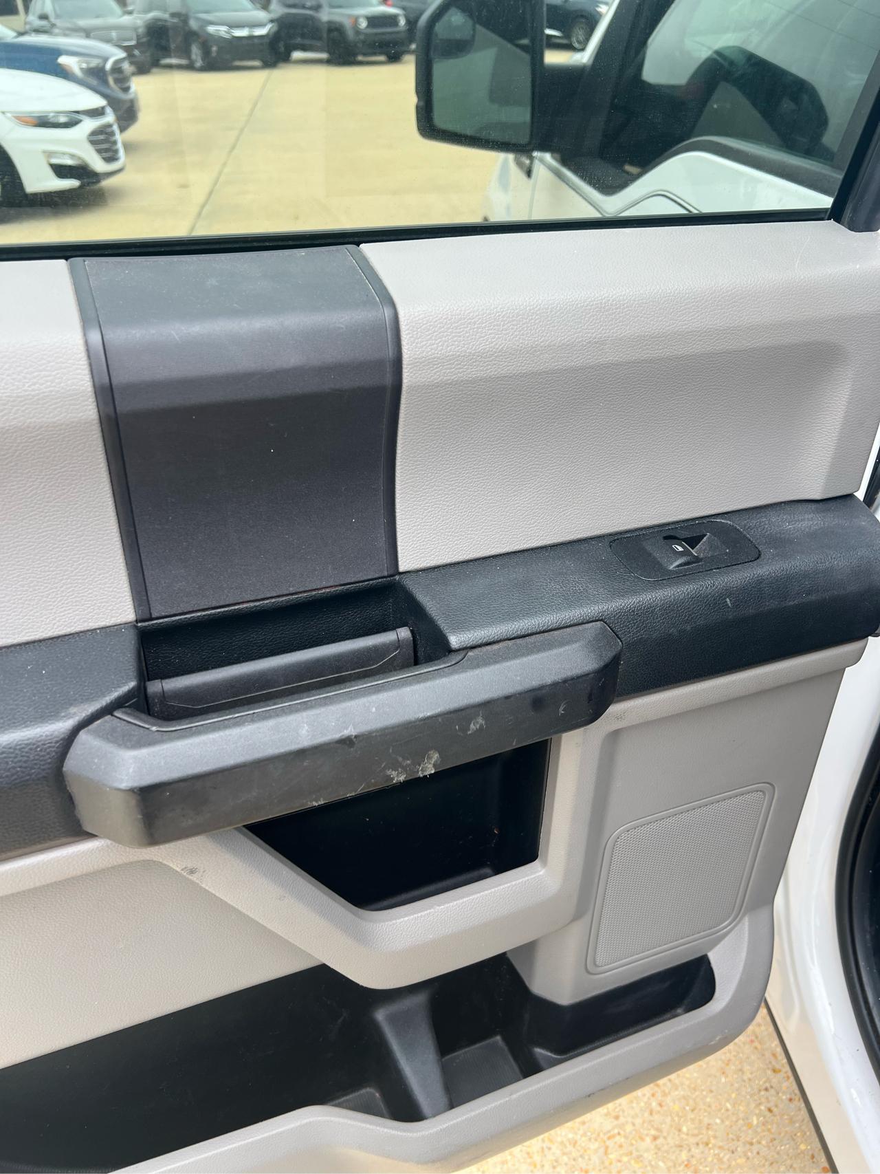 Ford F-150 4WD Reg Cab 126" XLT 2015