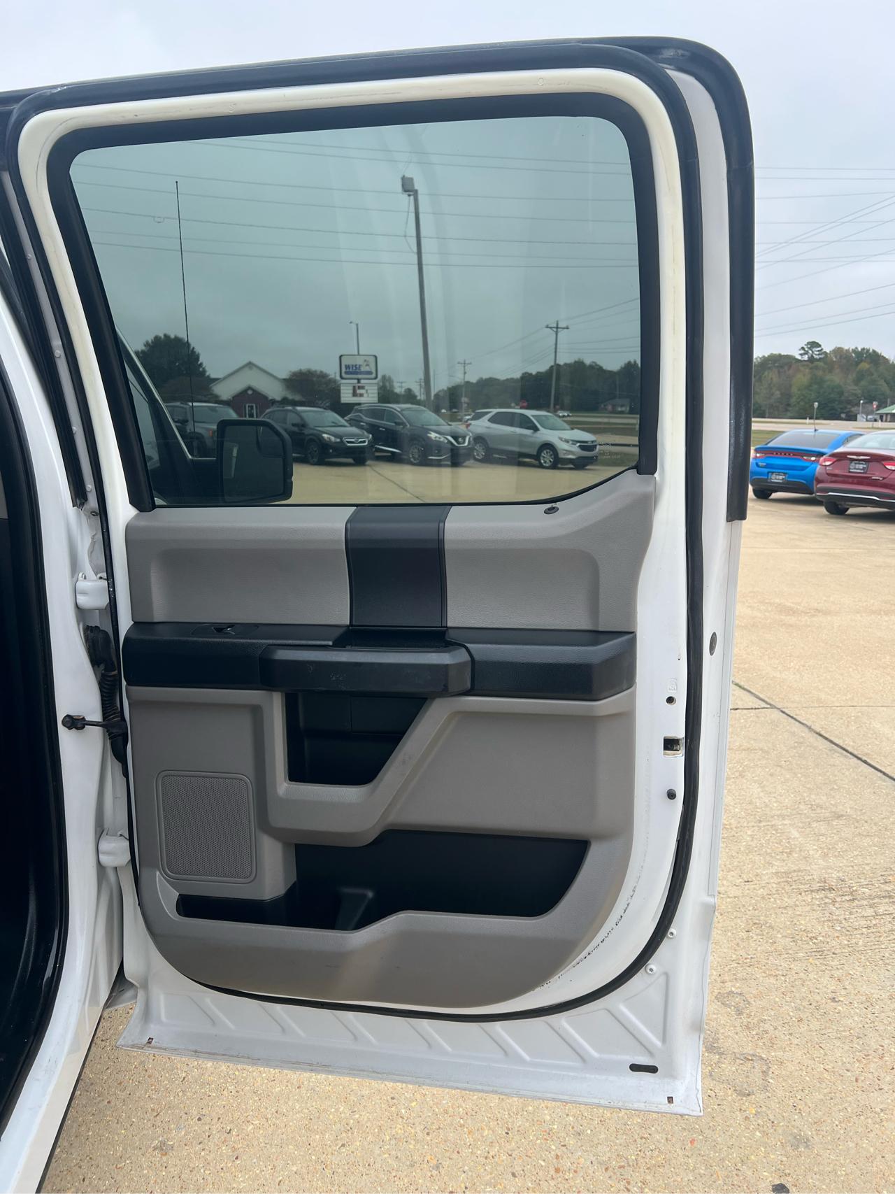 Ford F-150 4WD Reg Cab 126" XLT 2015