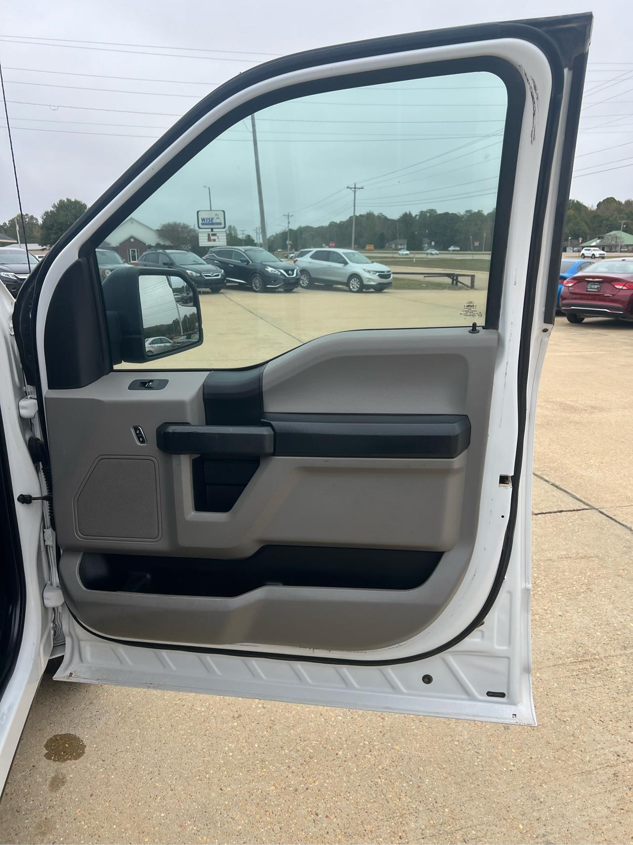 Ford F-150 4WD Reg Cab 126" XLT 2015