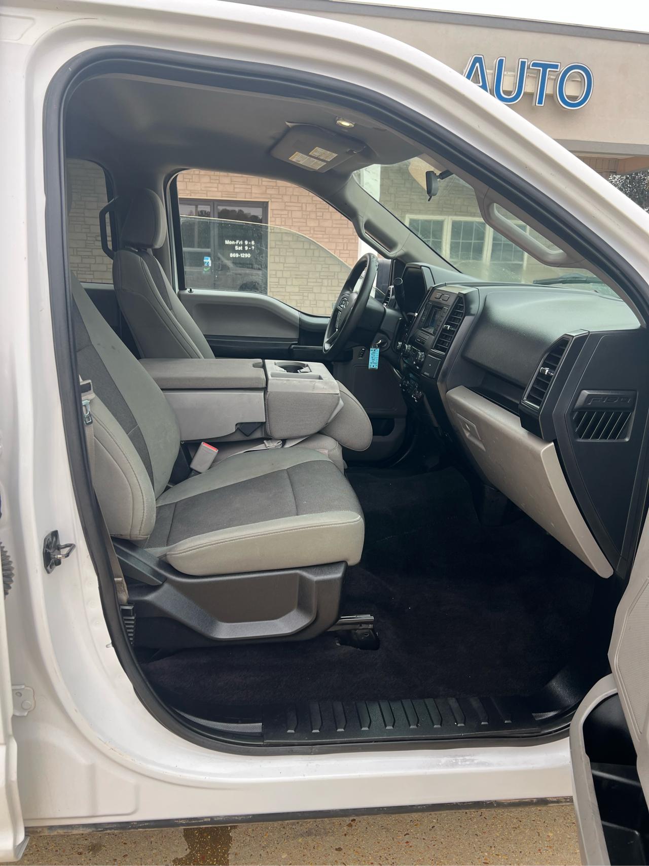 Ford F-150 4WD Reg Cab 126" XLT 2015