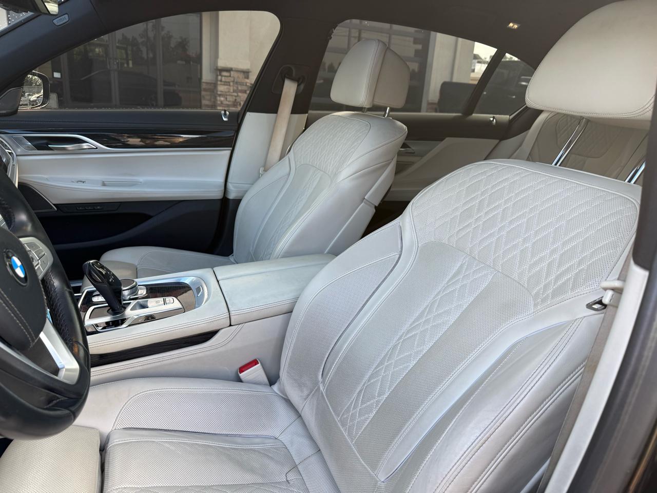 BMW 7-Series 750i 2019