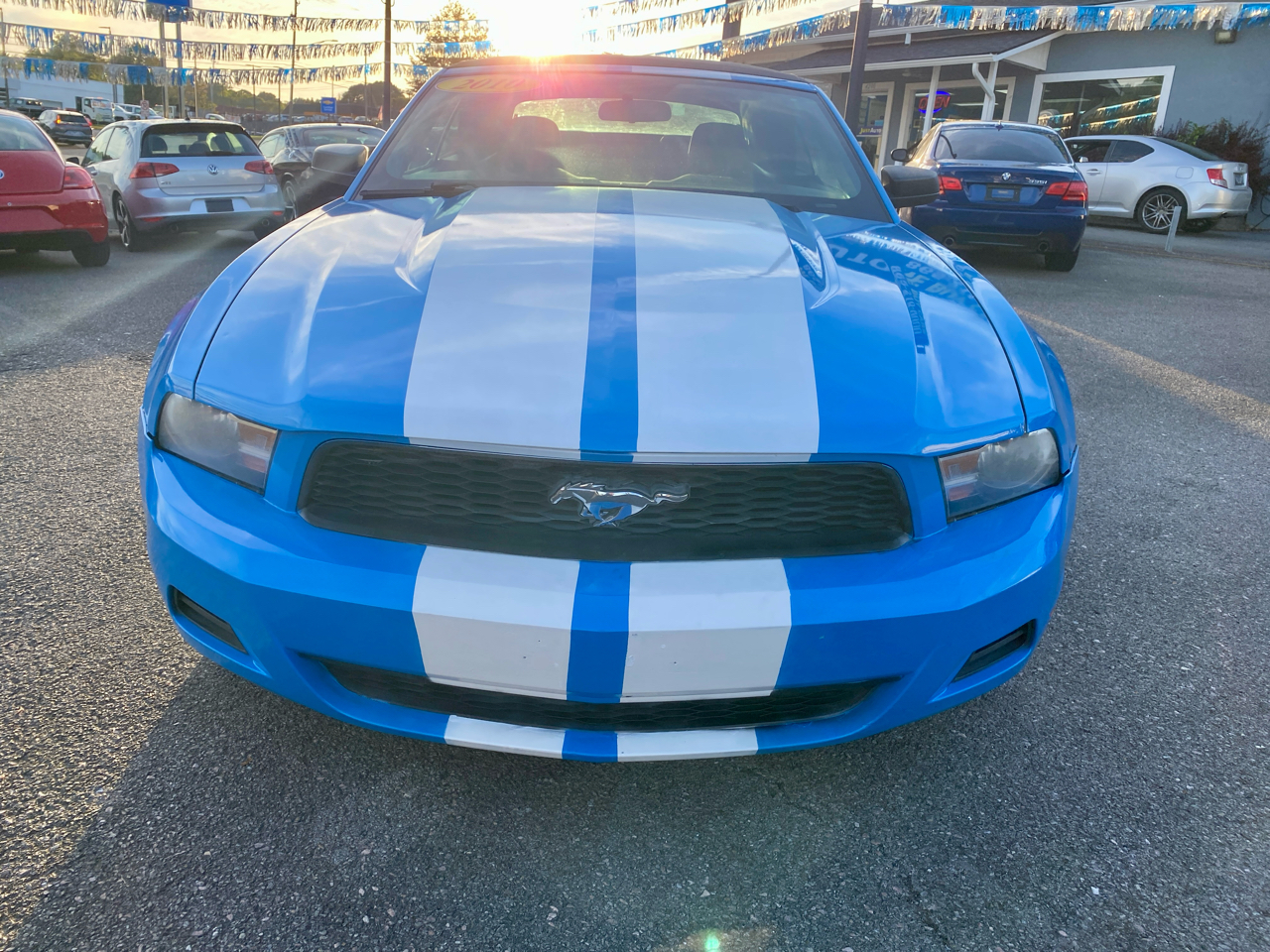 2010 Ford Mustang V6 photo 2