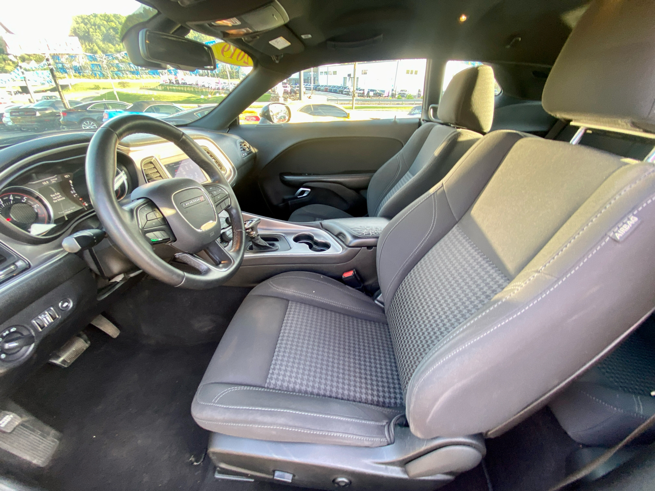 2019 Dodge Challenger SXT AWD photo 4