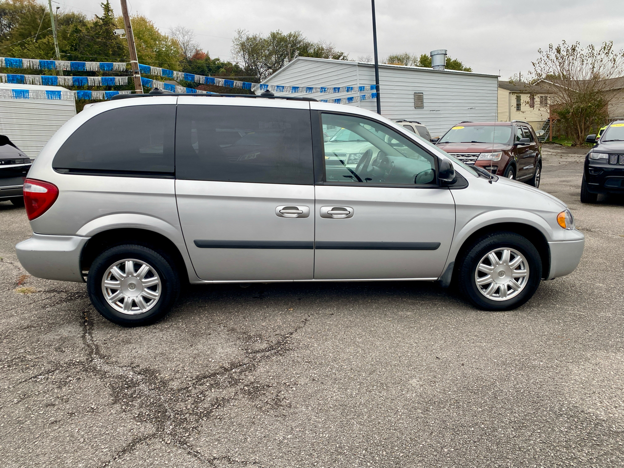 Chrysler Town & Country 4dr SWB FWD 2005 Chrysler Town & Country 4dr SWB FWD 2005