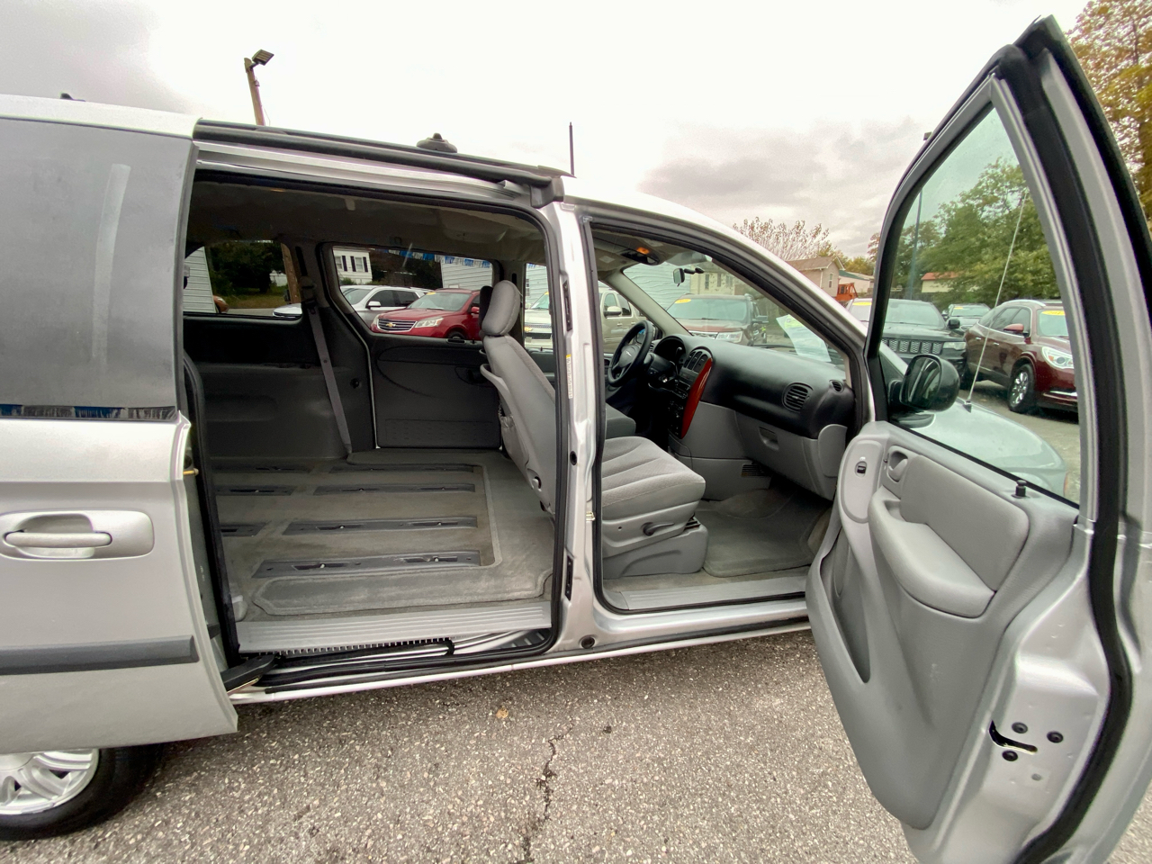 Chrysler Town & Country 4dr SWB FWD 2005 Chrysler Town & Country 4dr SWB FWD 2005