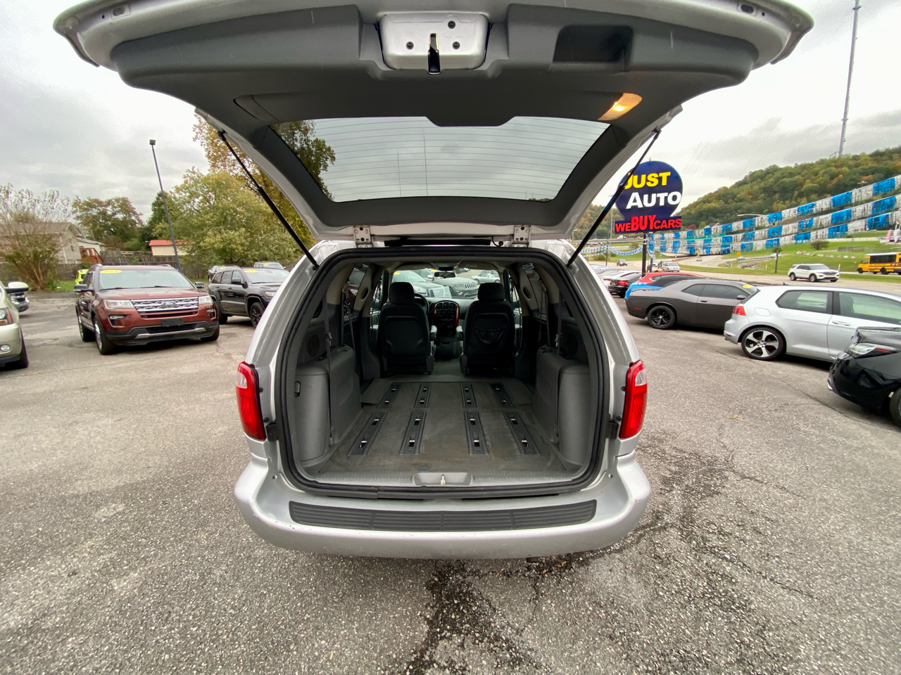 Chrysler Town & Country 4dr SWB FWD 2005 Chrysler Town & Country 4dr SWB FWD 2005