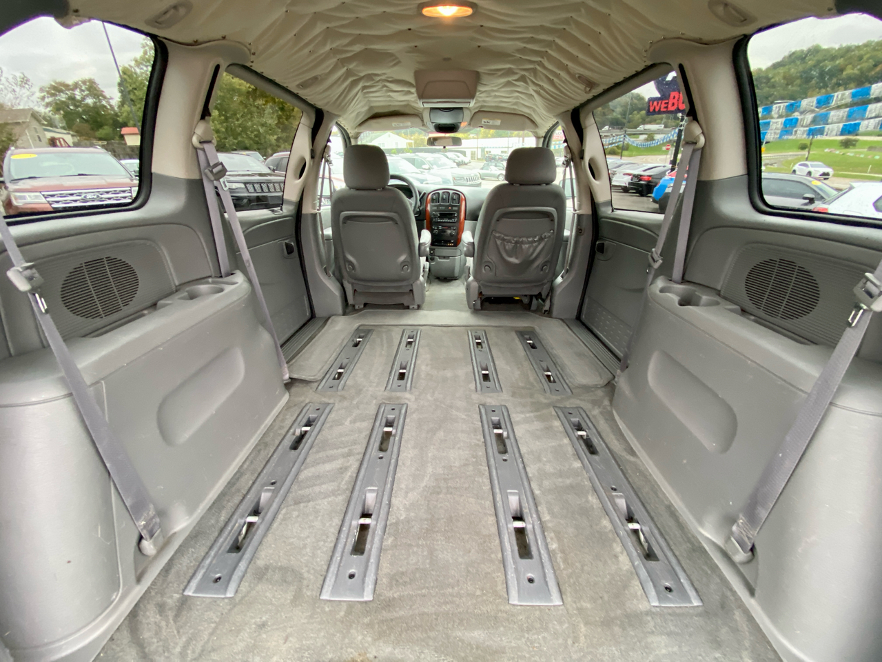 Chrysler Town & Country 4dr SWB FWD 2005 Chrysler Town & Country 4dr SWB FWD 2005