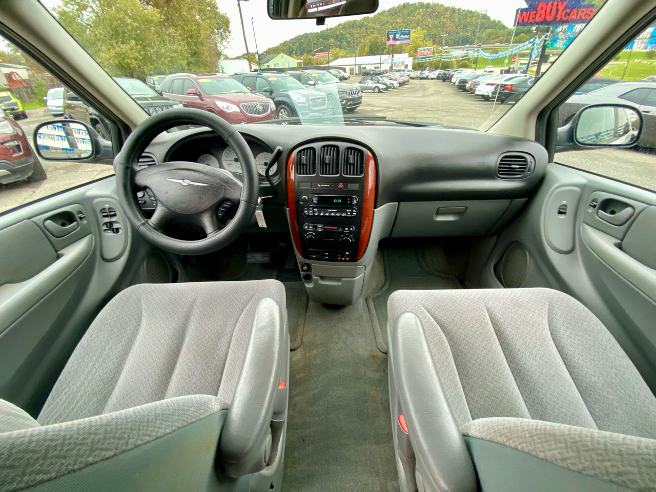 Chrysler Town & Country 4dr SWB FWD 2005 Chrysler Town & Country 4dr SWB FWD 2005