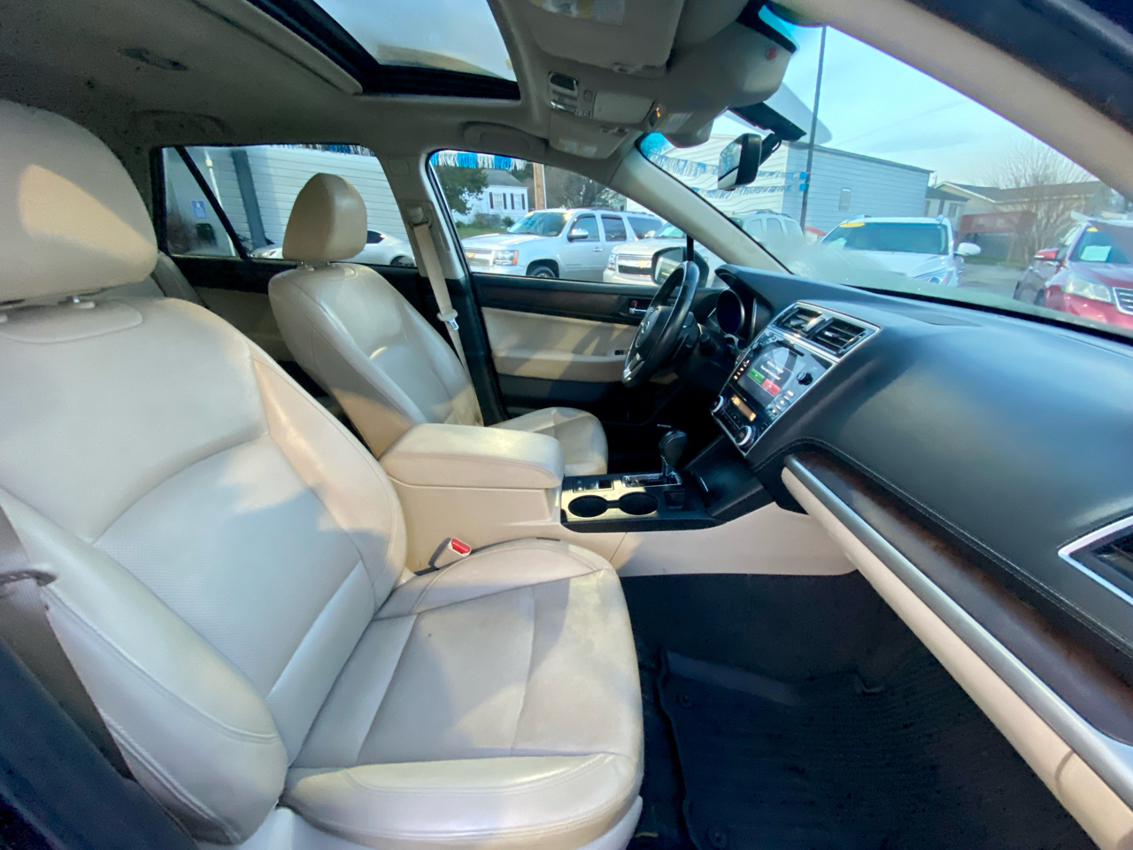 2018 Subaru Outback 2.5i Limited photo 2