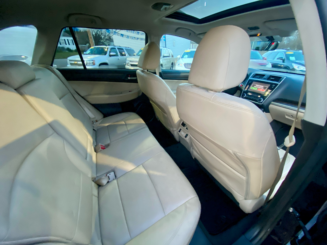 2018 Subaru Outback 2.5i Limited photo 3