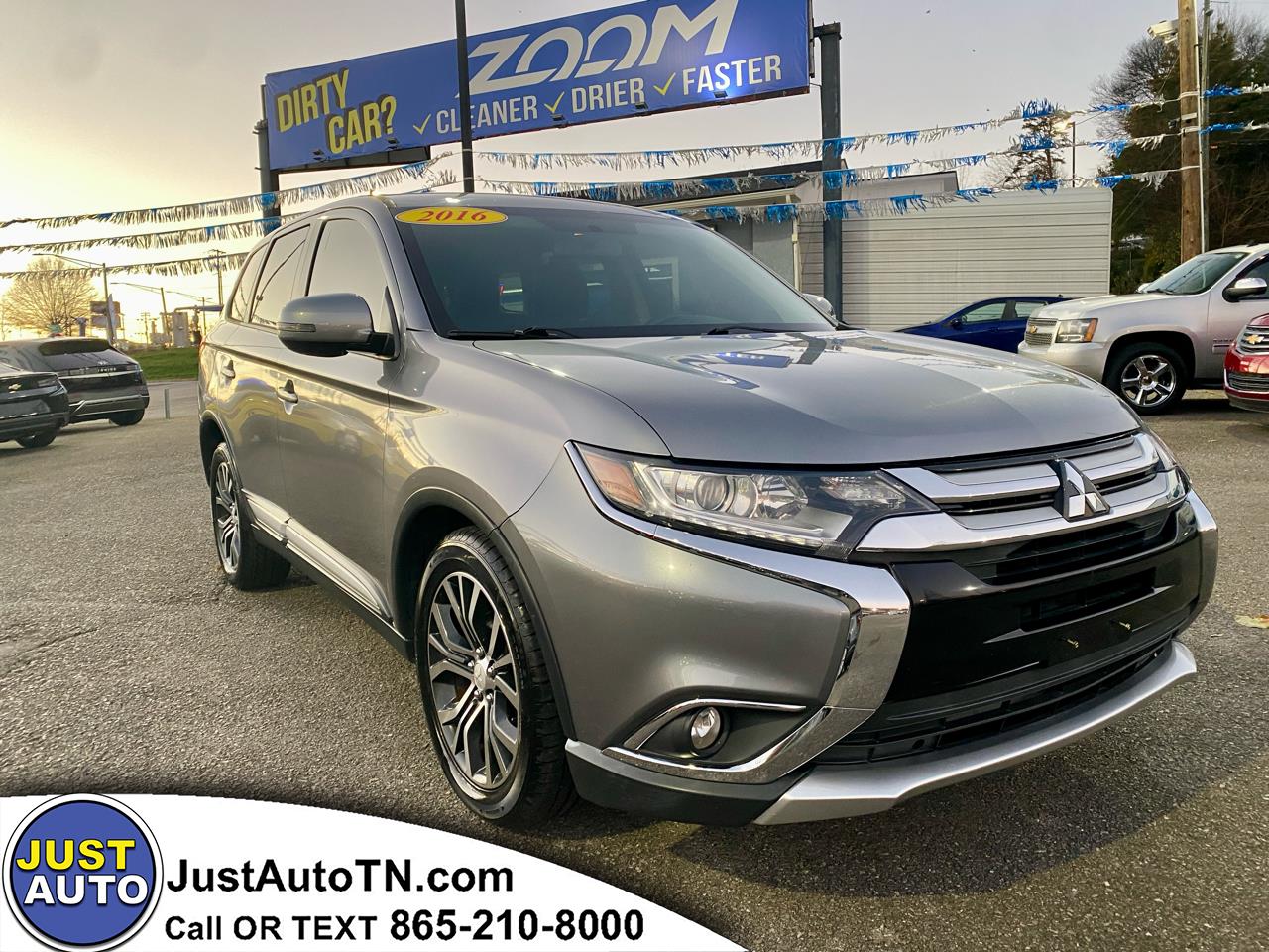 2016 Mitsubishi Outlander SE's photo