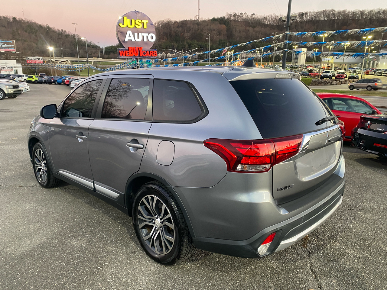 2016 Mitsubishi Outlander SEL photo 2