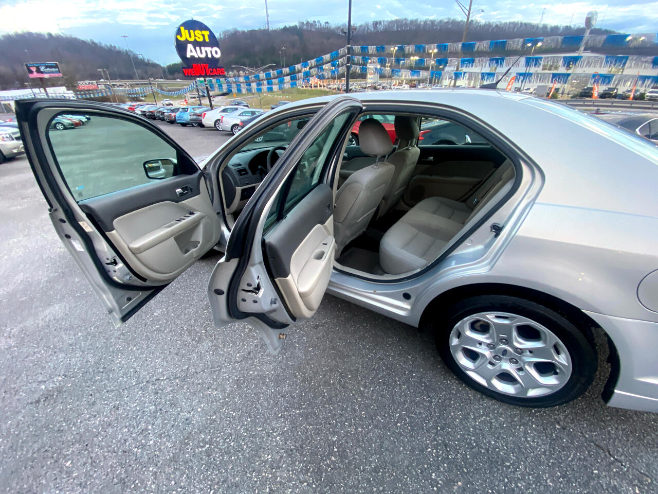 Ford Fusion 4dr Sdn SE FWD 2010