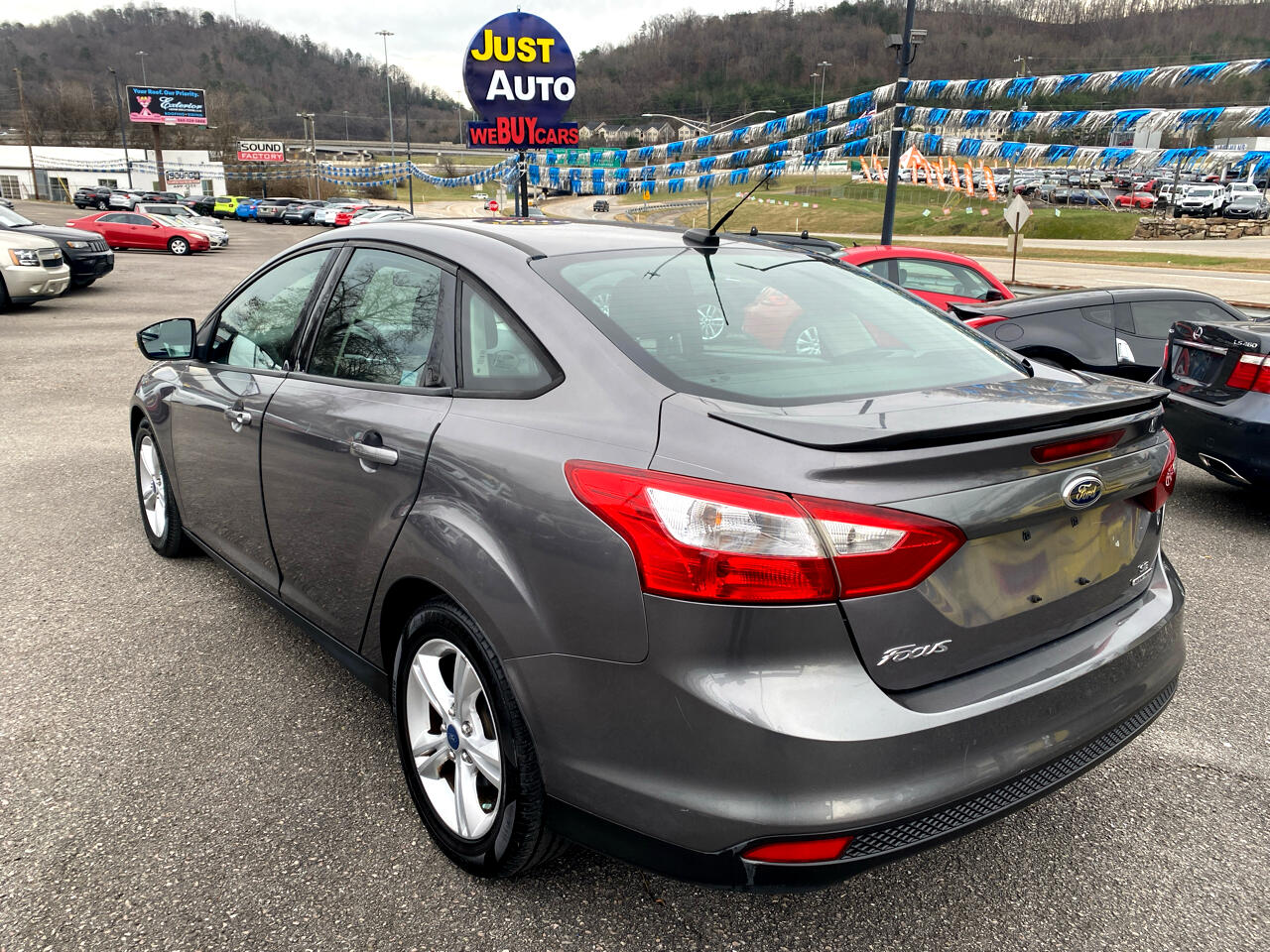 Ford Focus 4dr Sdn SE 2013