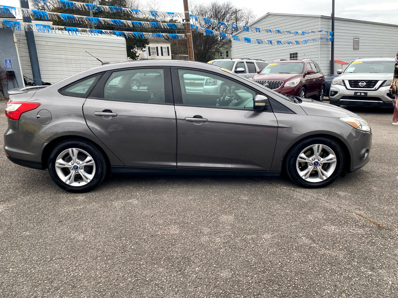 Ford Focus 4dr Sdn SE 2013