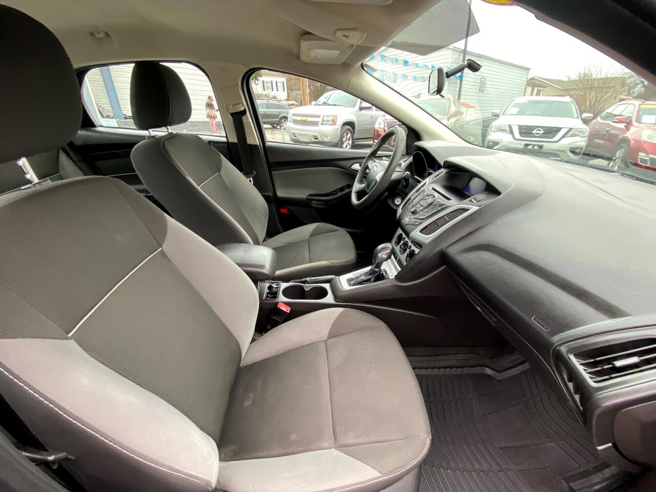 Ford Focus 4dr Sdn SE 2013