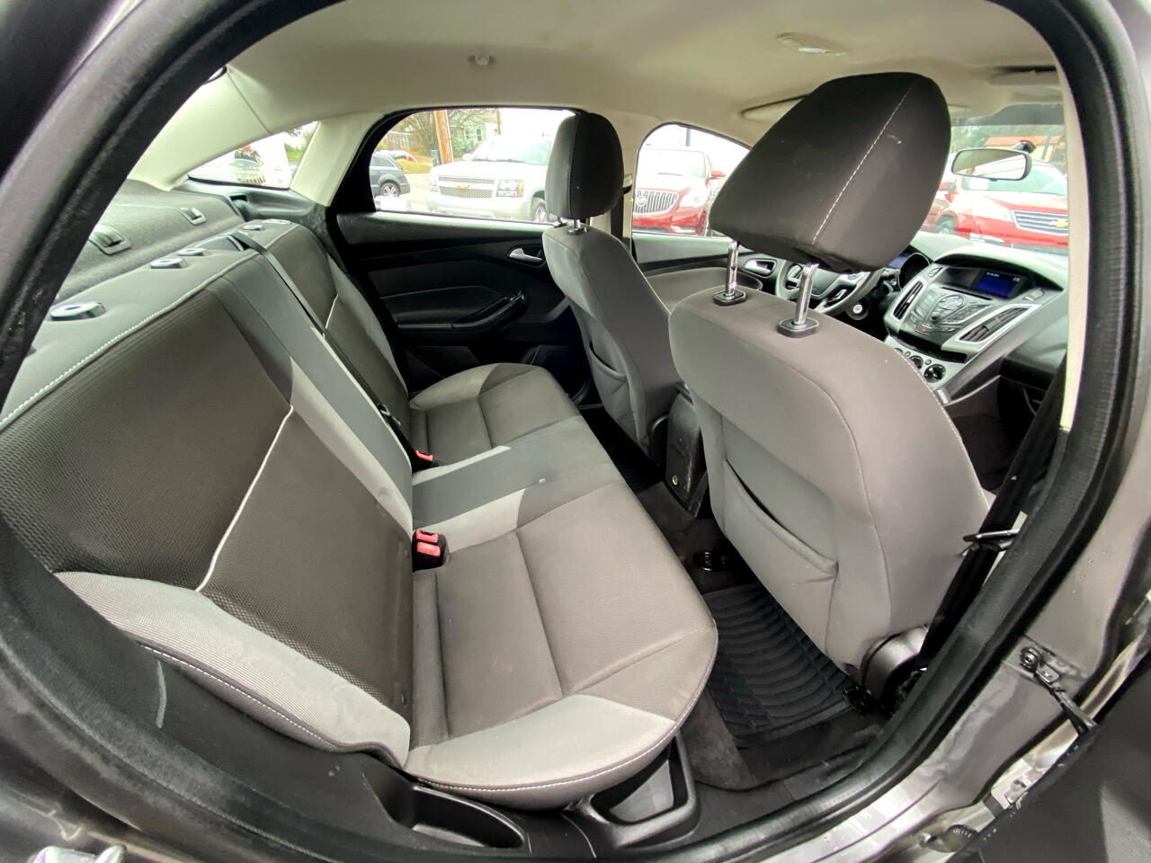 Ford Focus 4dr Sdn SE 2013