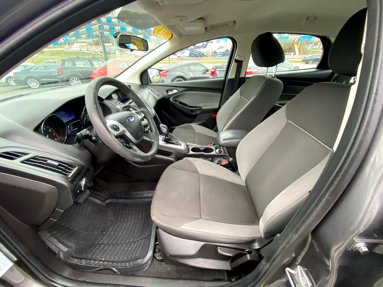 Ford Focus 4dr Sdn SE 2013