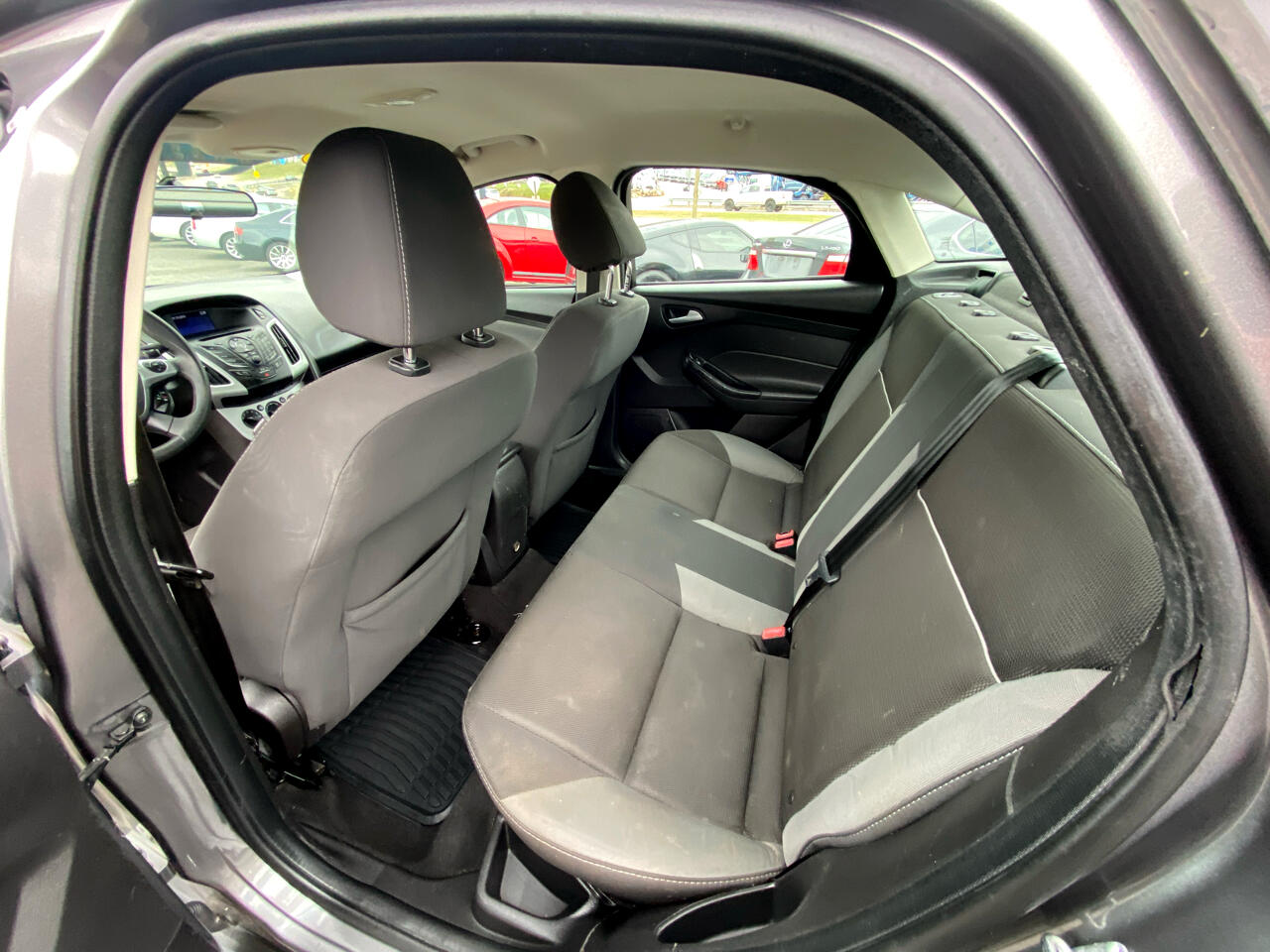 Ford Focus 4dr Sdn SE 2013