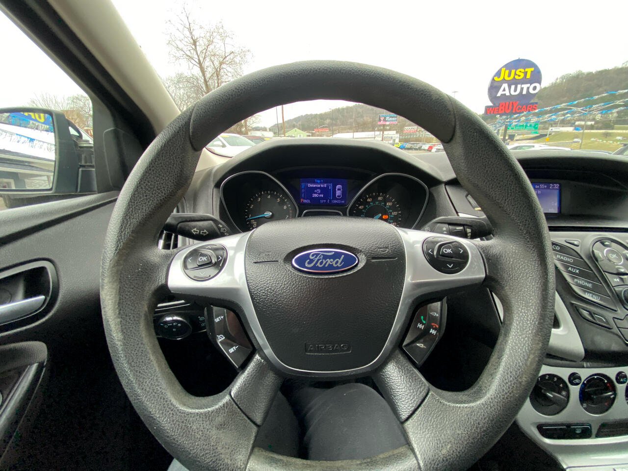 Ford Focus 4dr Sdn SE 2013