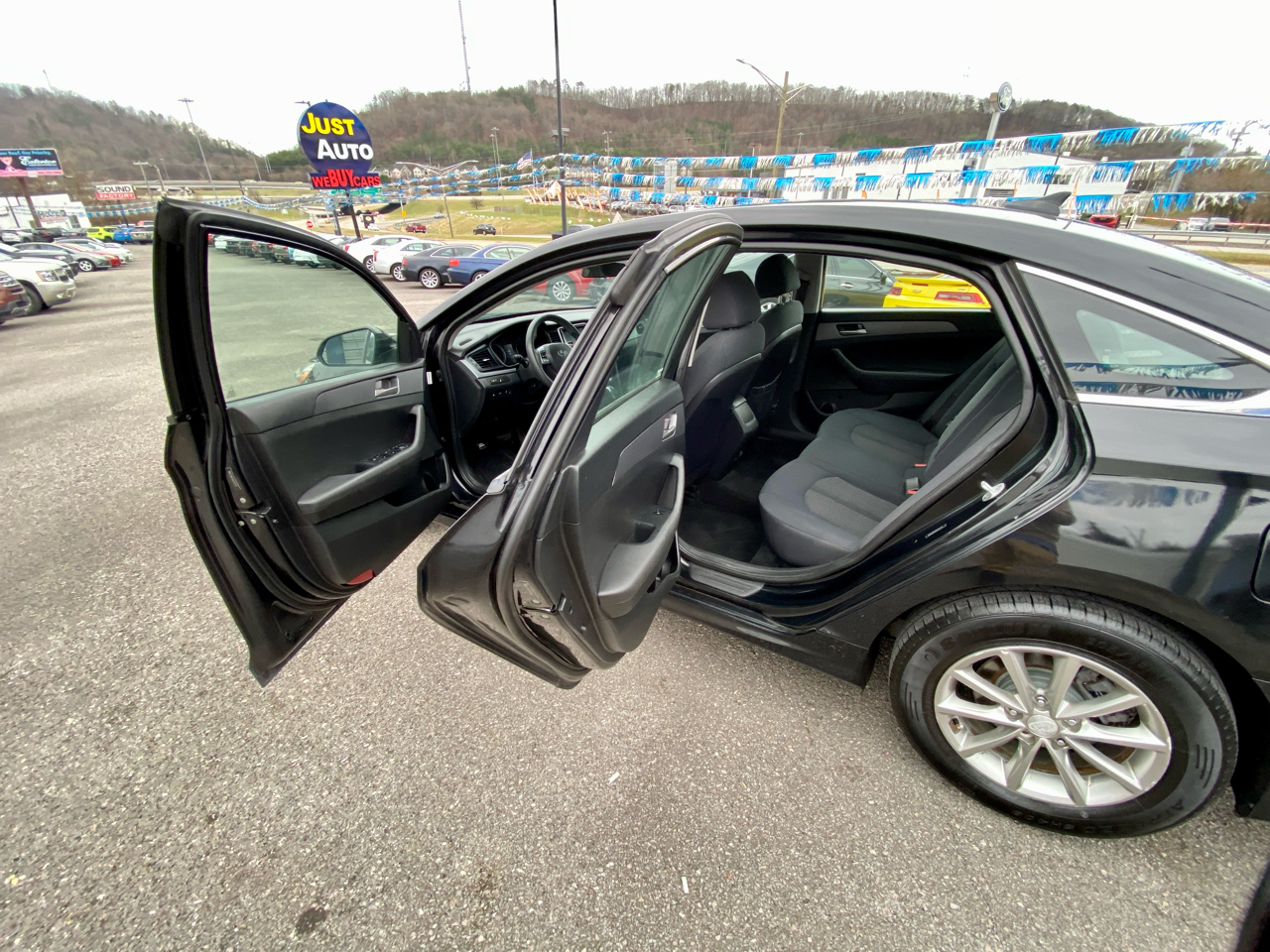 Hyundai Sonata SE 2.4L 2018