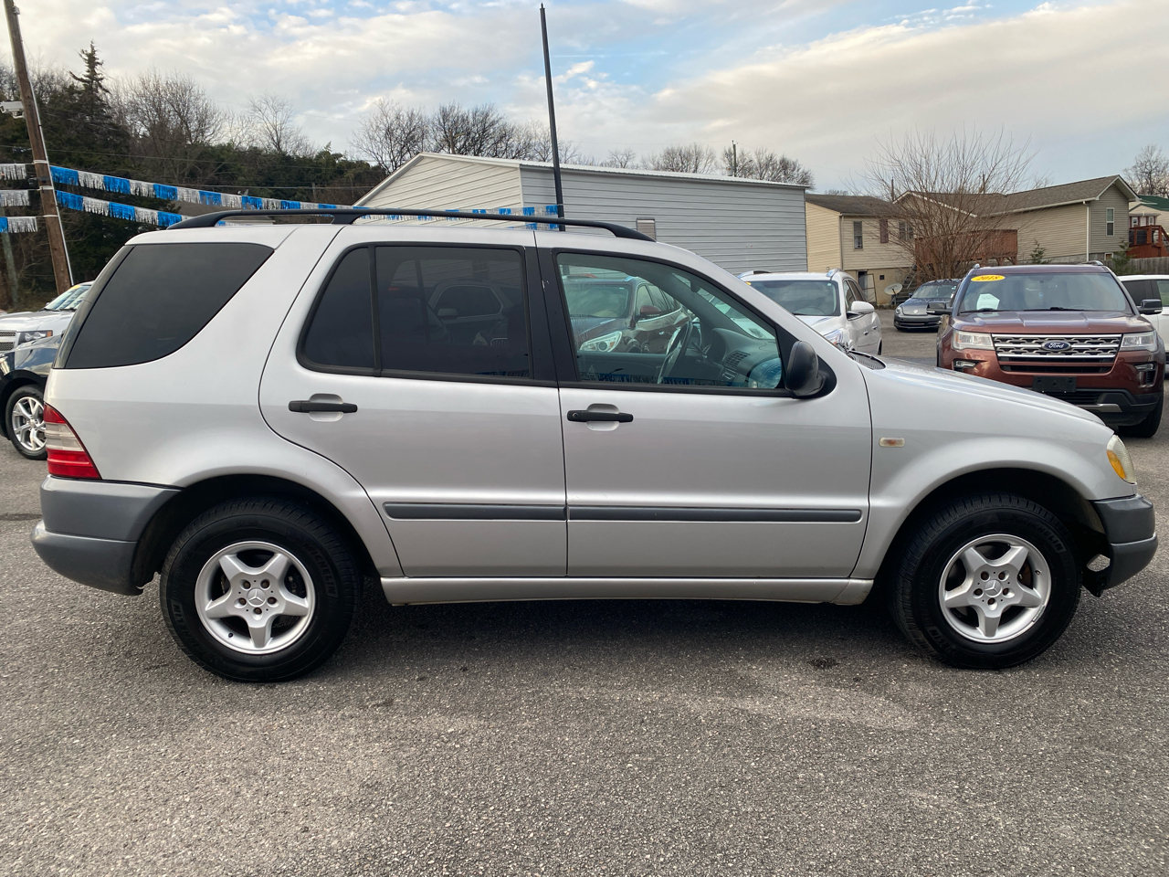 Mercedes-Benz M-Class 4dr AWD 3.2L 1999