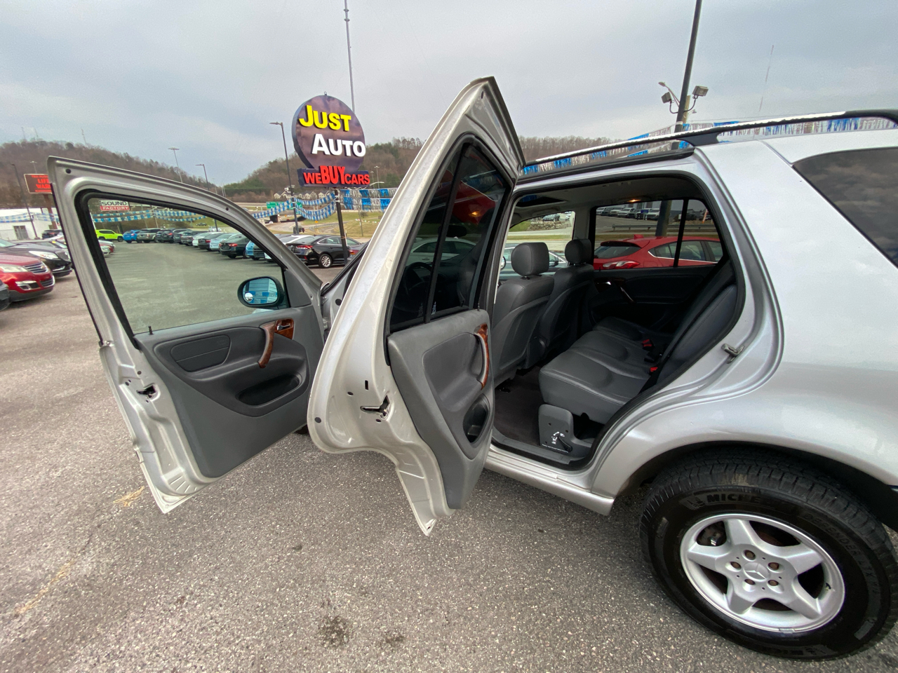 Mercedes-Benz M-Class 4dr AWD 3.2L 1999