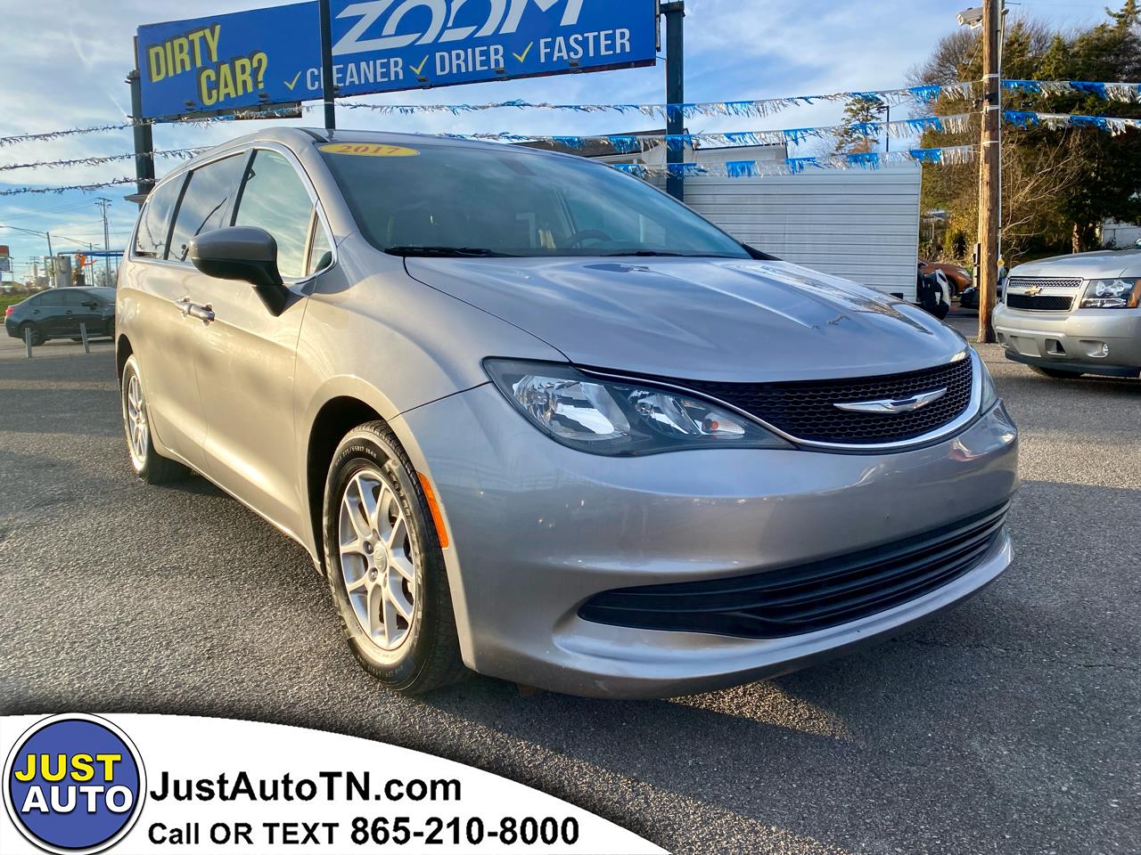 2017 Chrysler Pacifica LX's photo