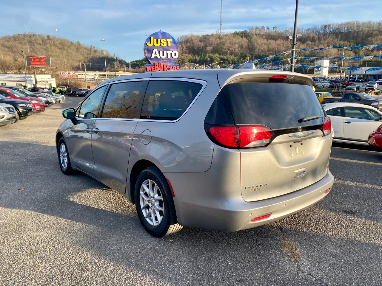 Chrysler Pacifica LX FWD 2017