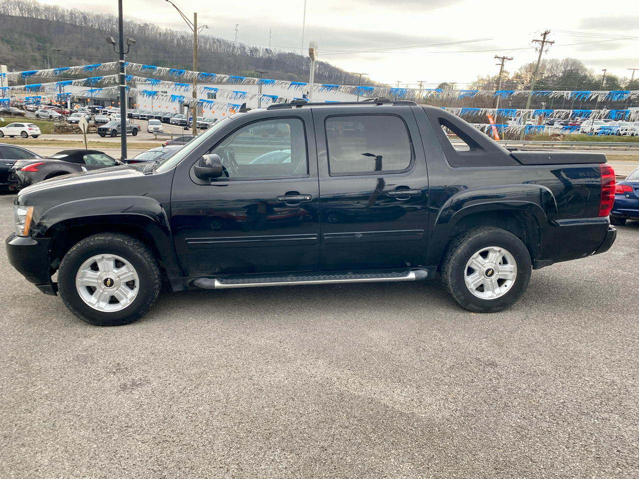 Chevrolet Avalanche 4WD Crew Cab LT 2012