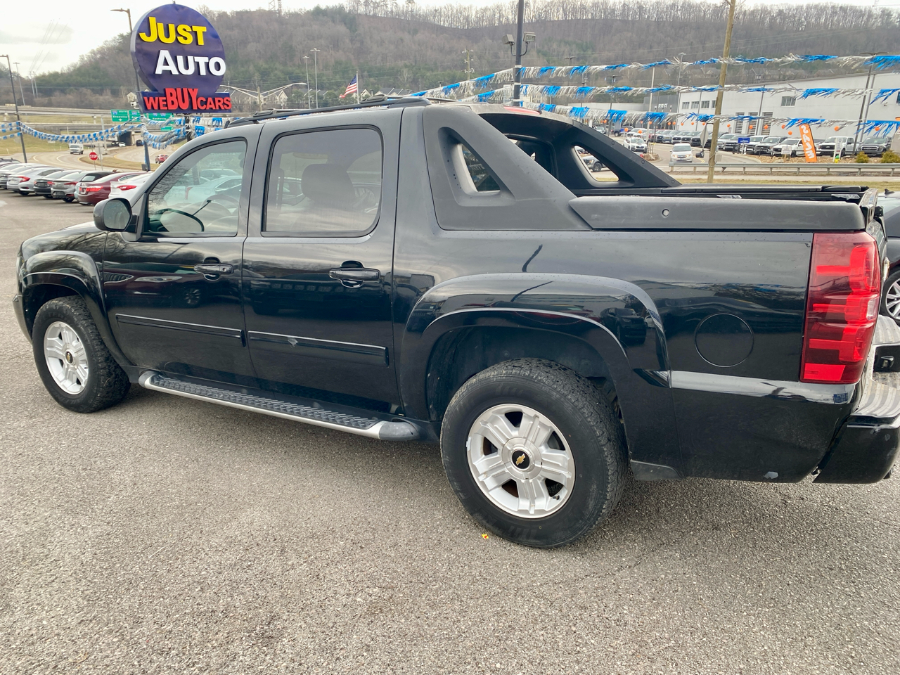 Chevrolet Avalanche 4WD Crew Cab LT 2012