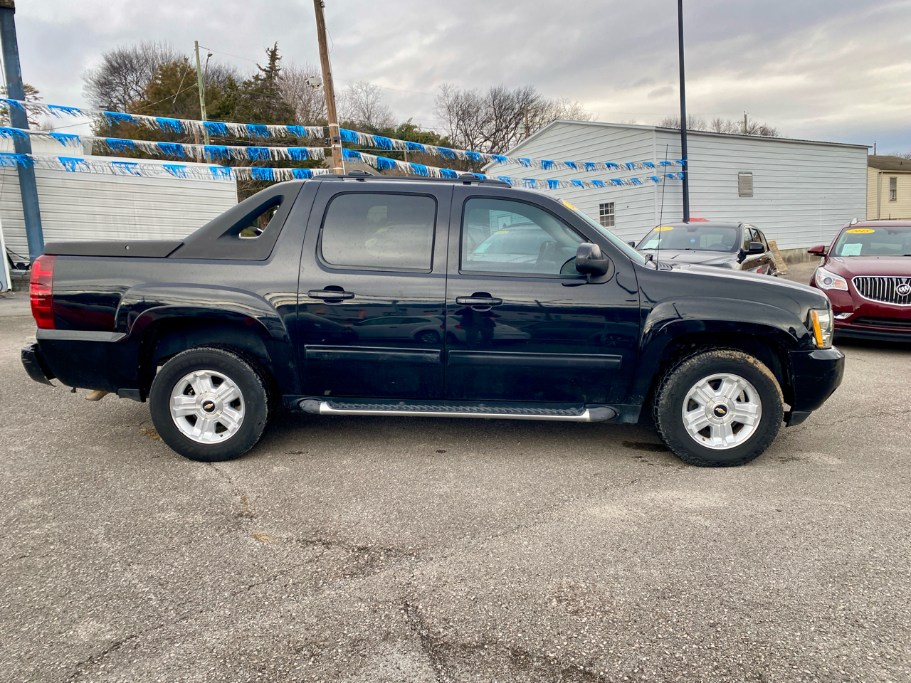 Chevrolet Avalanche 4WD Crew Cab LT 2012