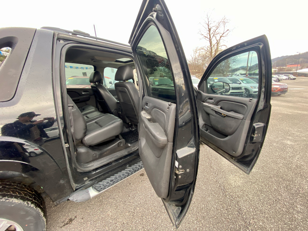 Chevrolet Avalanche 4WD Crew Cab LT 2012