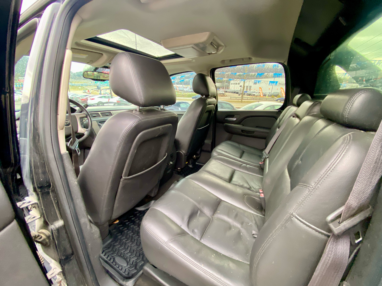 Chevrolet Avalanche 4WD Crew Cab LT 2012