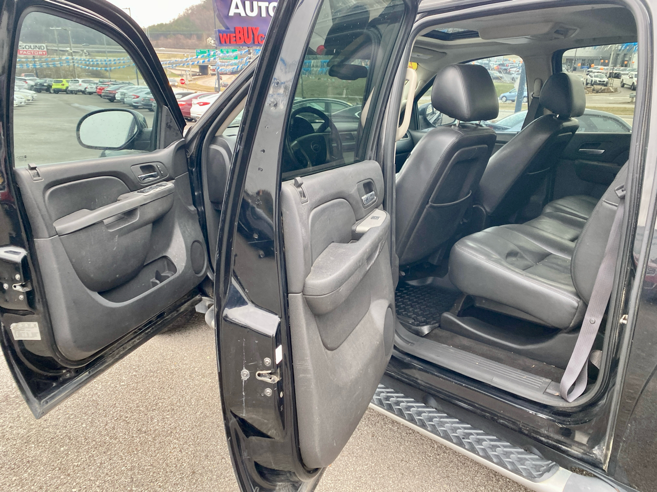 Chevrolet Avalanche 4WD Crew Cab LT 2012