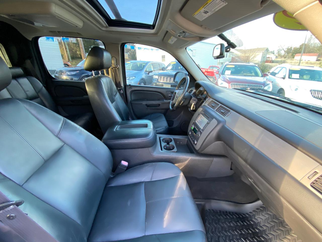 Chevrolet Avalanche 4WD Crew Cab LT 2012