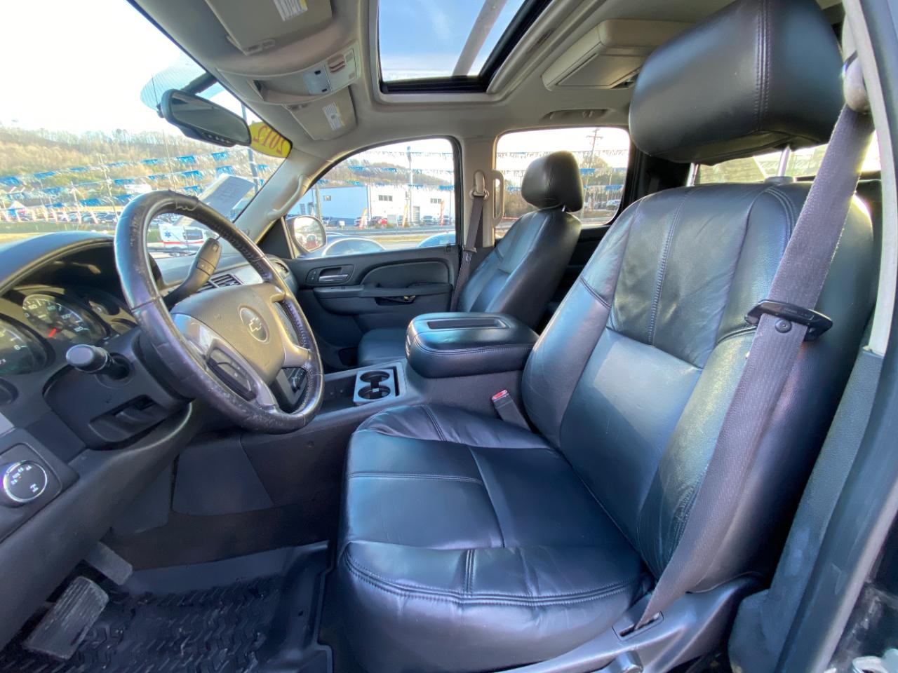 Chevrolet Avalanche 4WD Crew Cab LT 2012