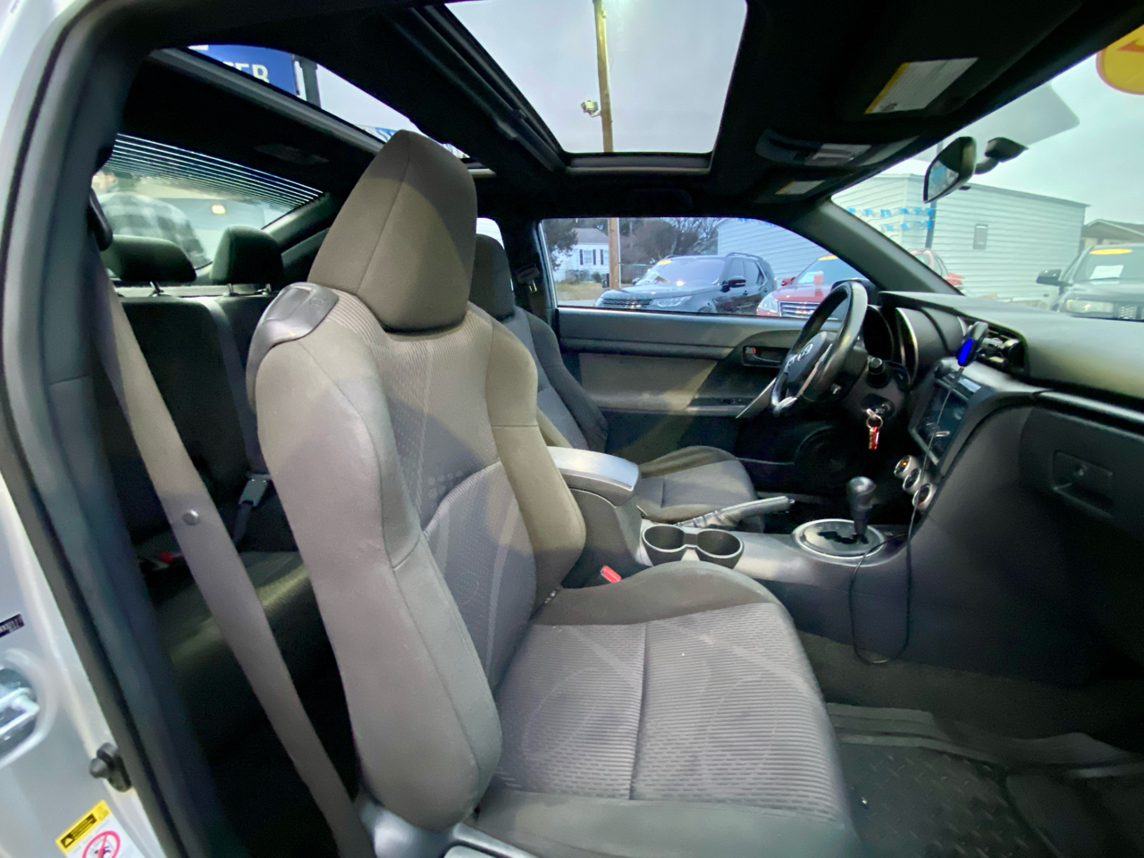 Scion tC 2dr HB Man (Natl) 2011