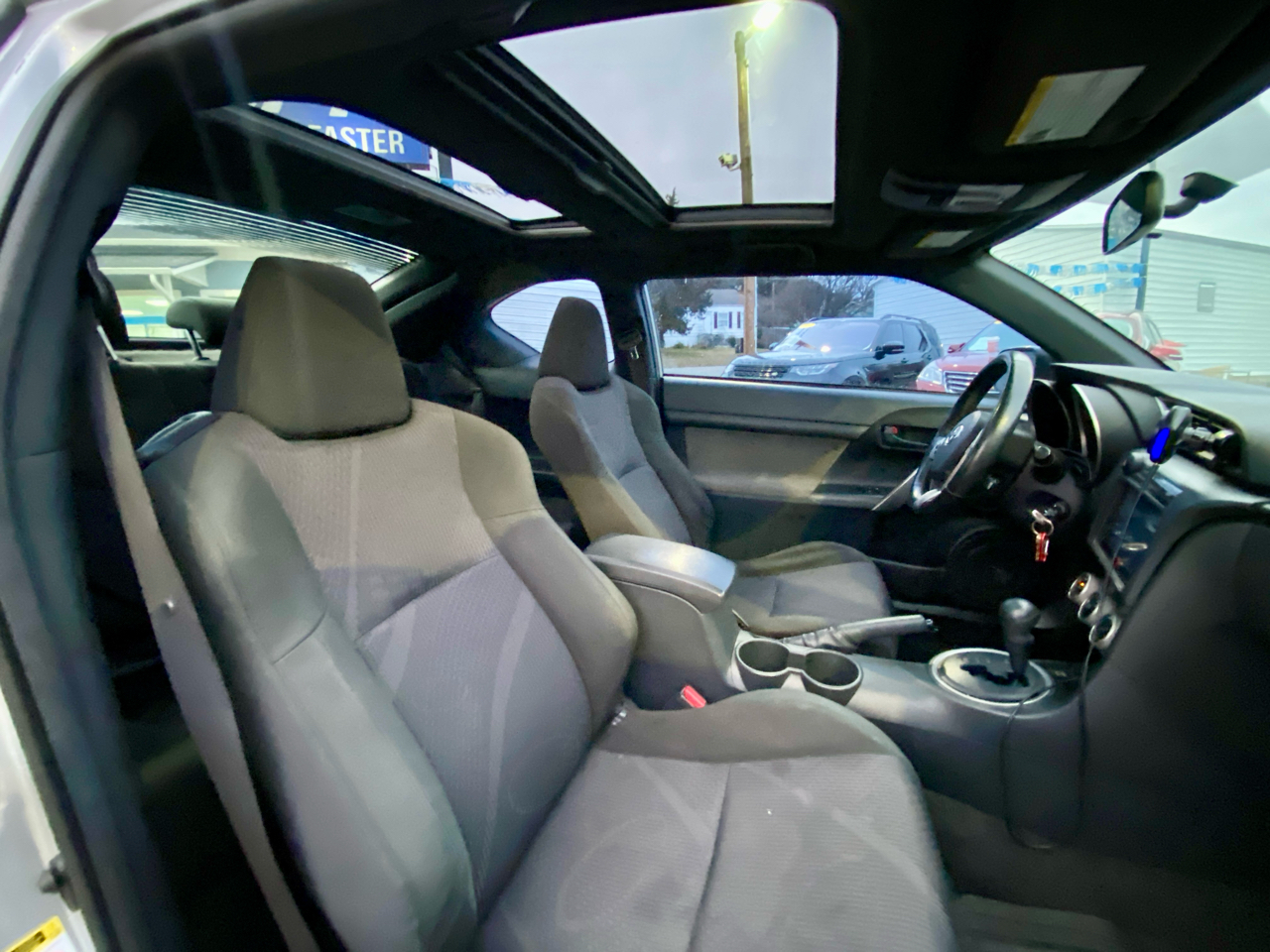 Scion tC 2dr HB Man (Natl) 2011