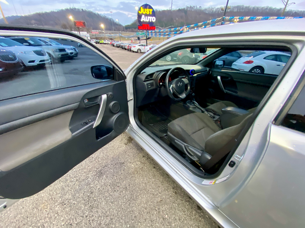 Scion tC 2dr HB Man (Natl) 2011