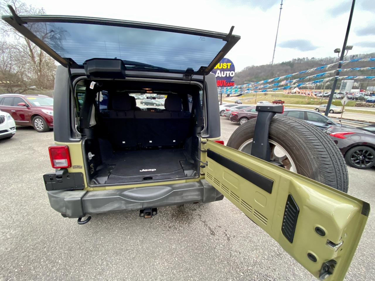 Jeep Wrangler Unlimited 4WD 4dr Sport 2013