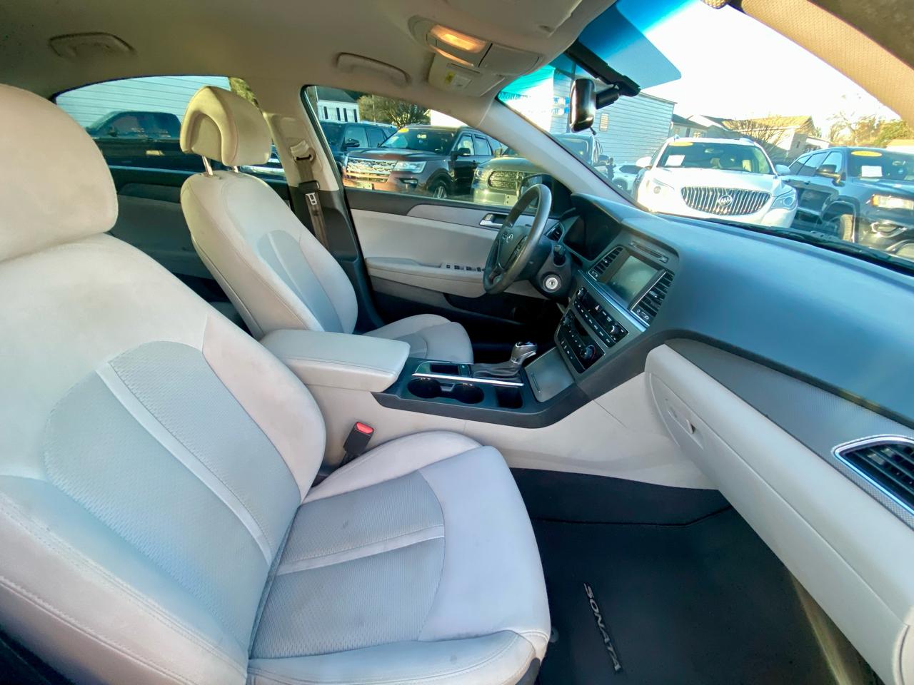 Hyundai Sonata SE 2.4L 2017