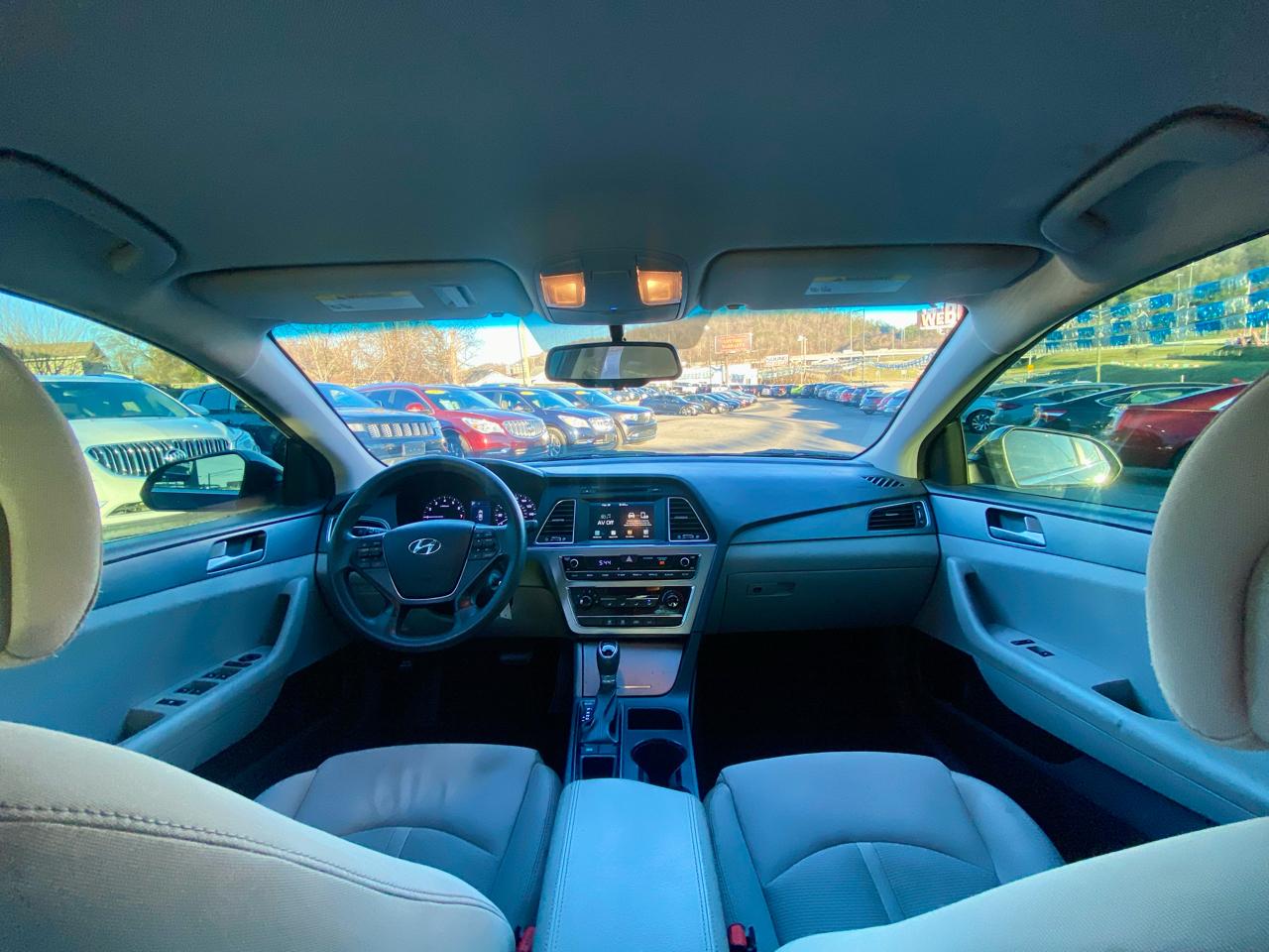 Hyundai Sonata SE 2.4L 2017